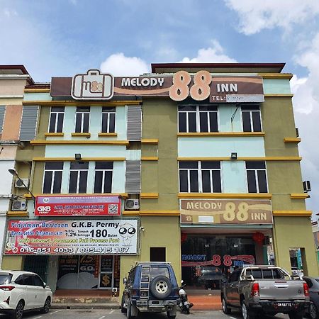 Oyo 90964 Melody 88 Inn Miri Extérieur photo
