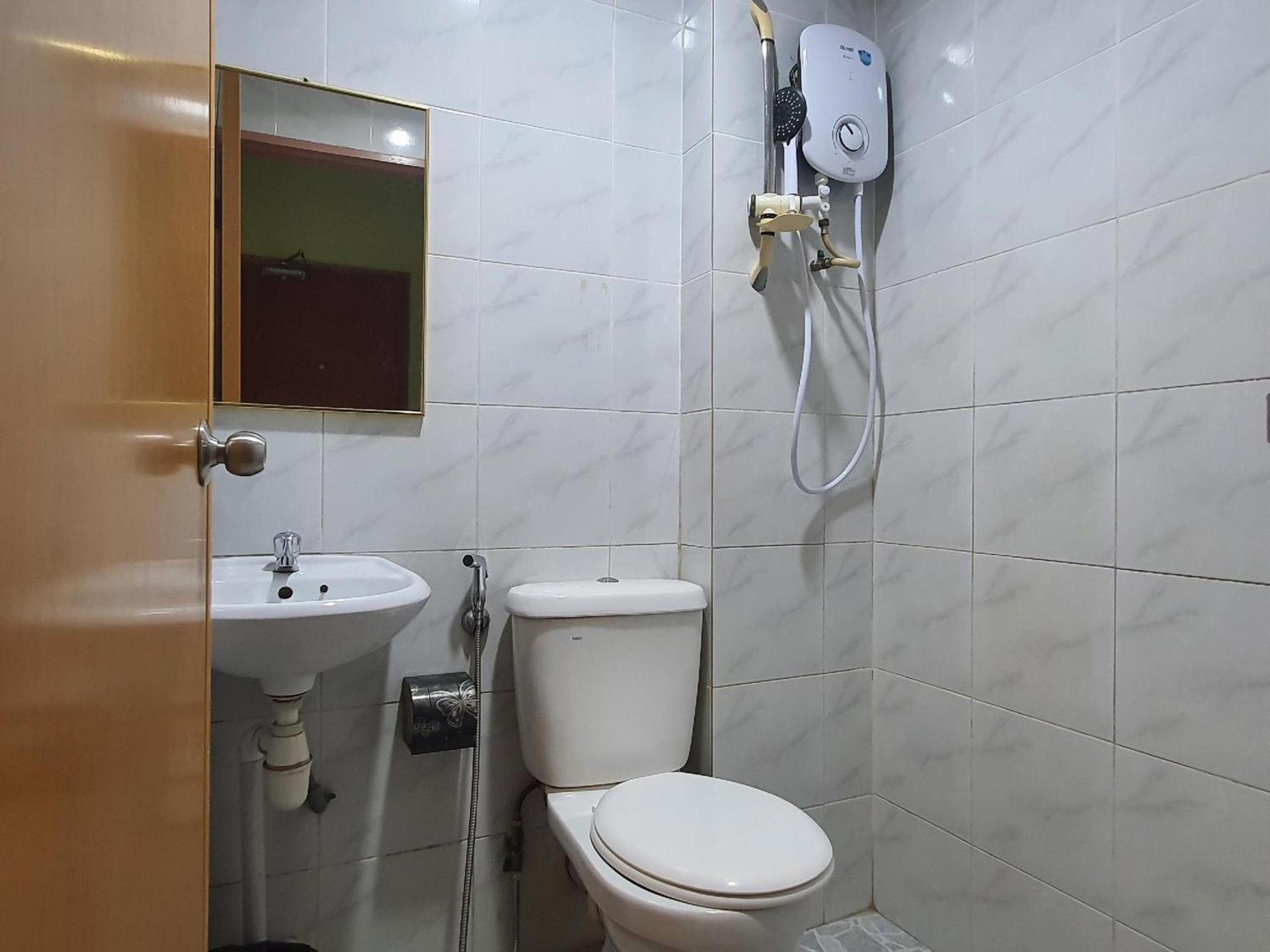 Oyo 90964 Melody 88 Inn Miri Extérieur photo