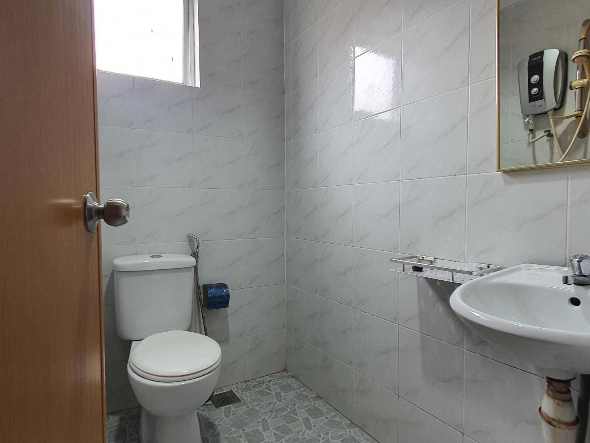Oyo 90964 Melody 88 Inn Miri Extérieur photo