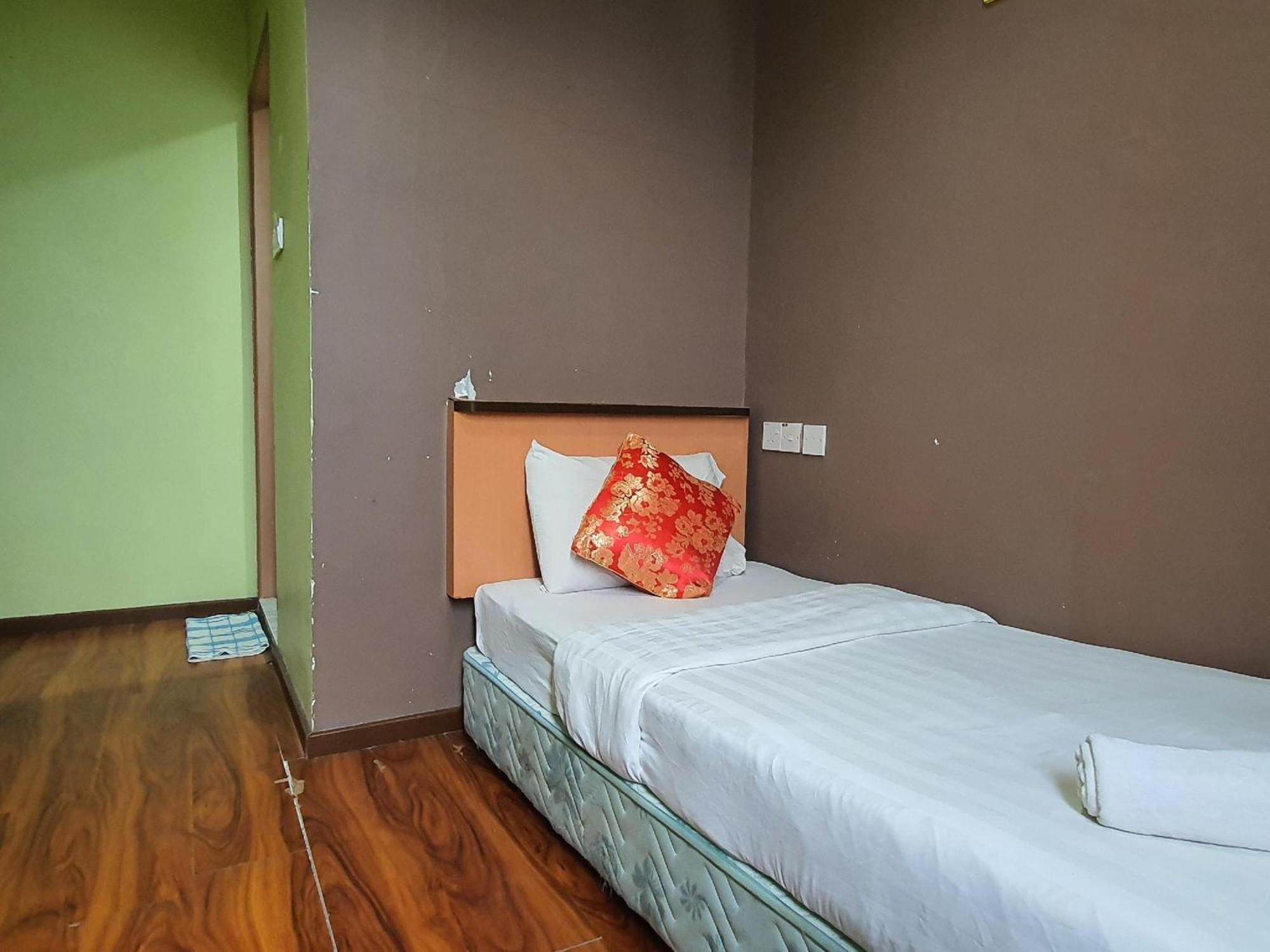 Oyo 90964 Melody 88 Inn Miri Extérieur photo
